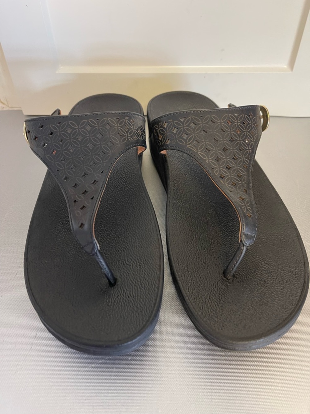 FitFlop Women’s Sandals Perforated Black Leather Sz 8